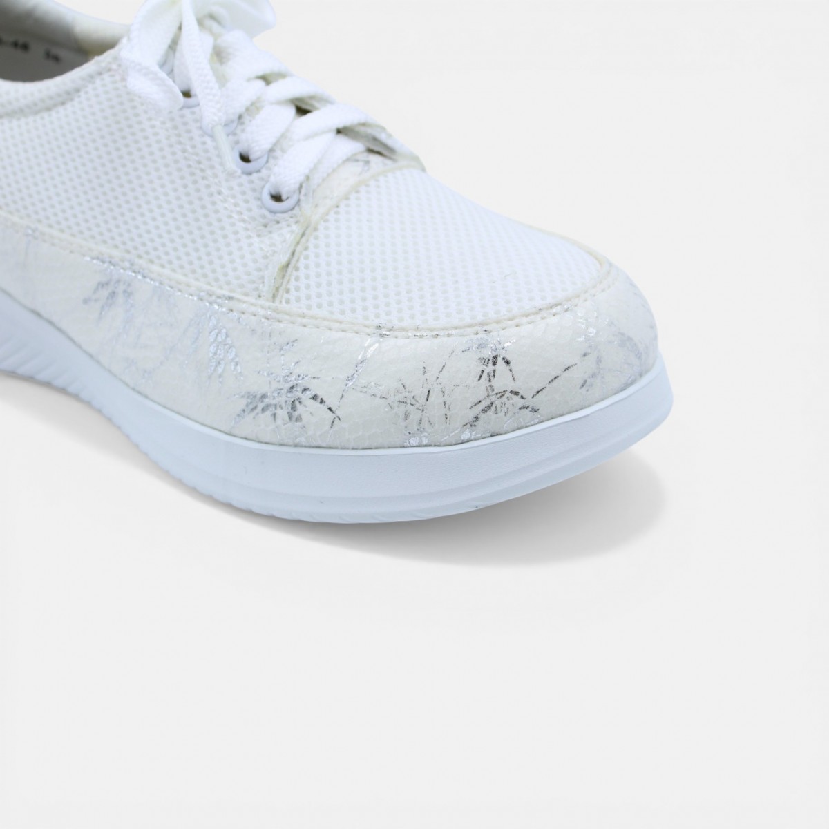 Aren Two Tone Laced Shoes - White
